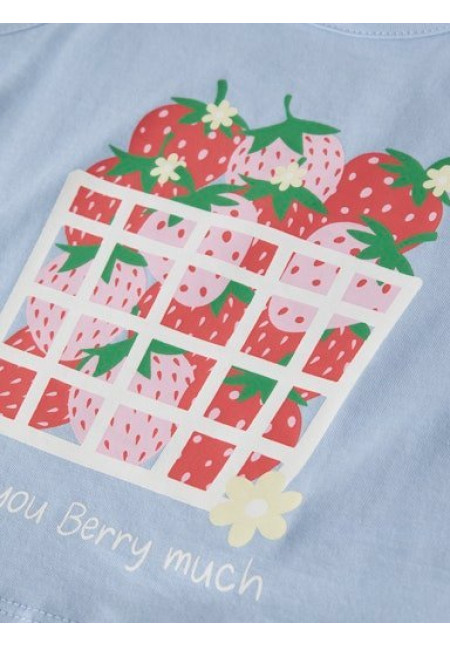 CAMISETA CELESTE FRESAS